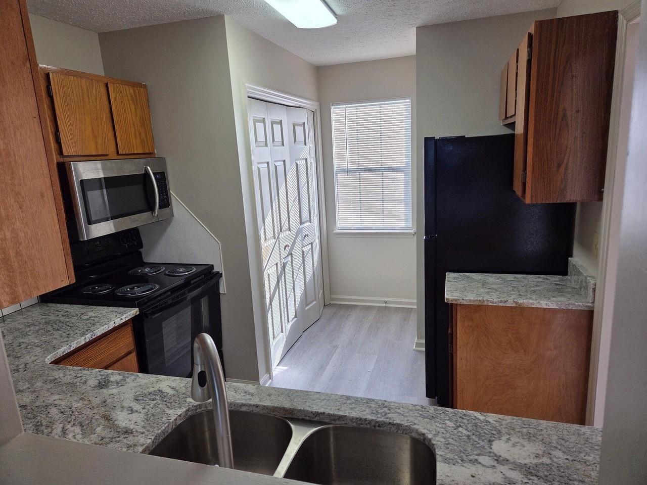 160 Riverbirch Dr #B - Photo 2 of 14