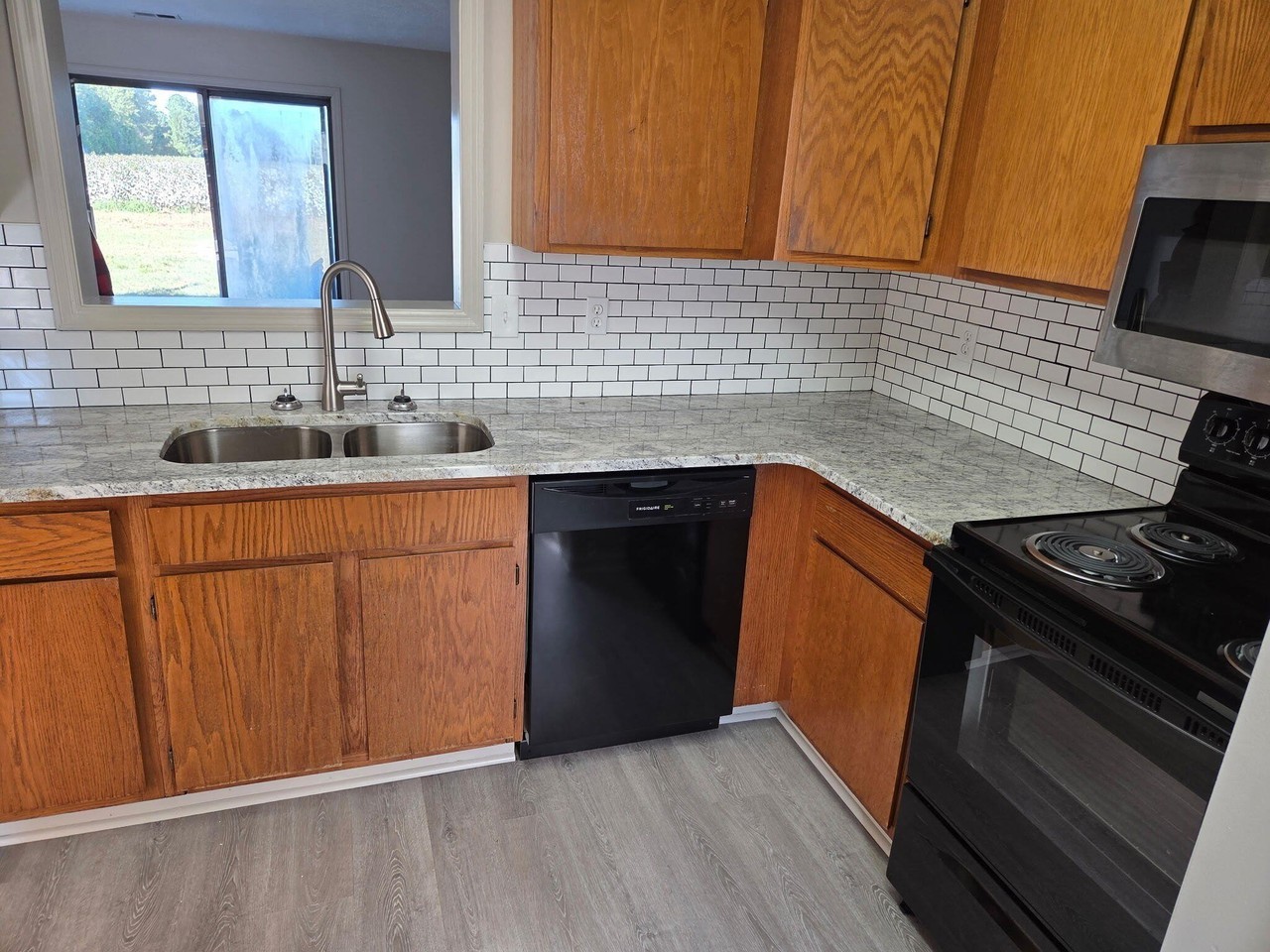160 Riverbirch Dr #B - Photo 4 of 14