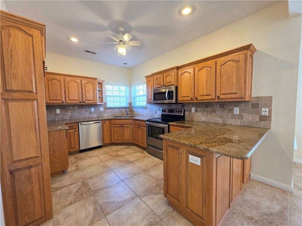 308 Nw Saddlebrook Dr - Photo 6 of 24