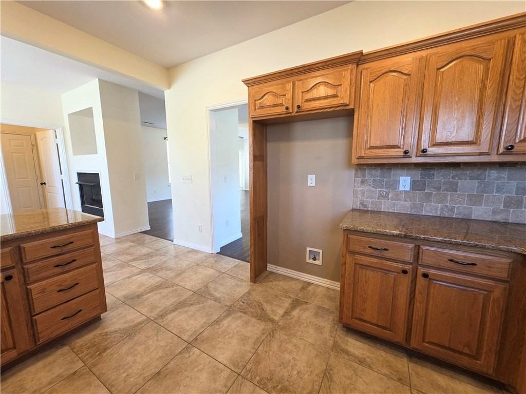 308 Nw Saddlebrook Dr - Photo 7 of 24