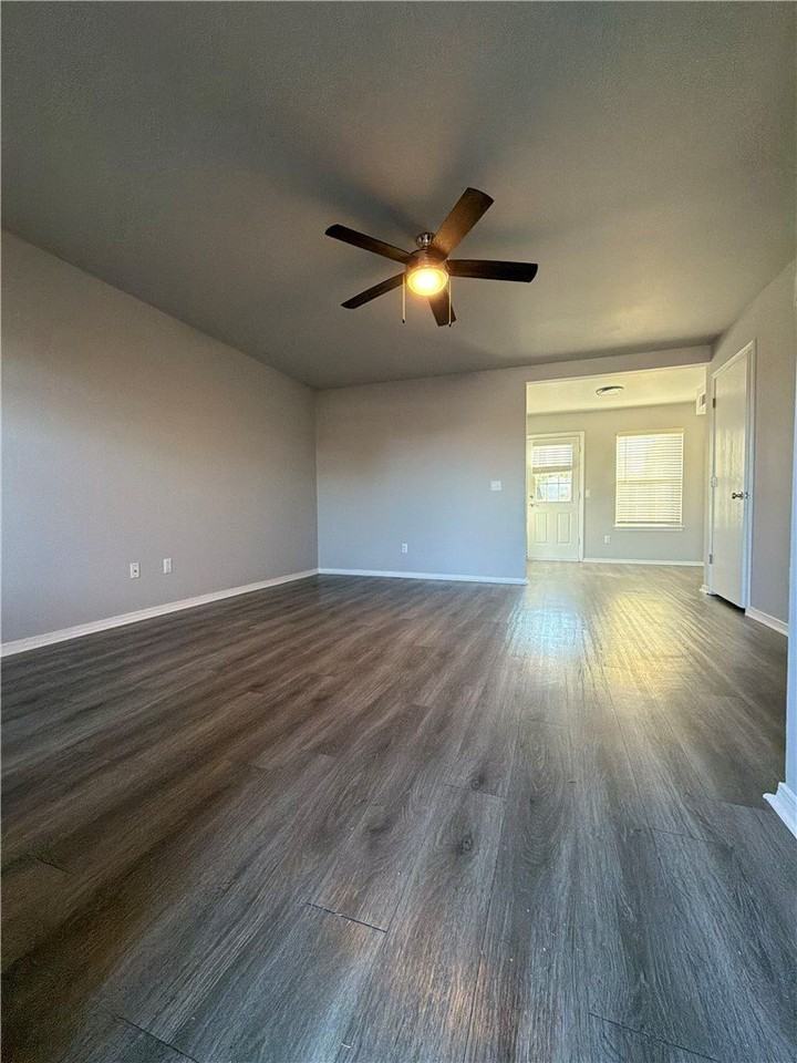 804 E Post Rd #B - Photo 4 of 25