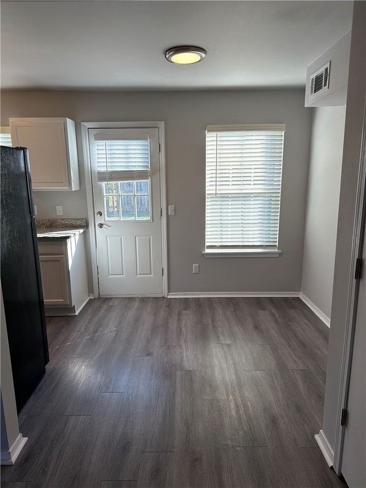 804 E Post Rd #B - Photo 6 of 25