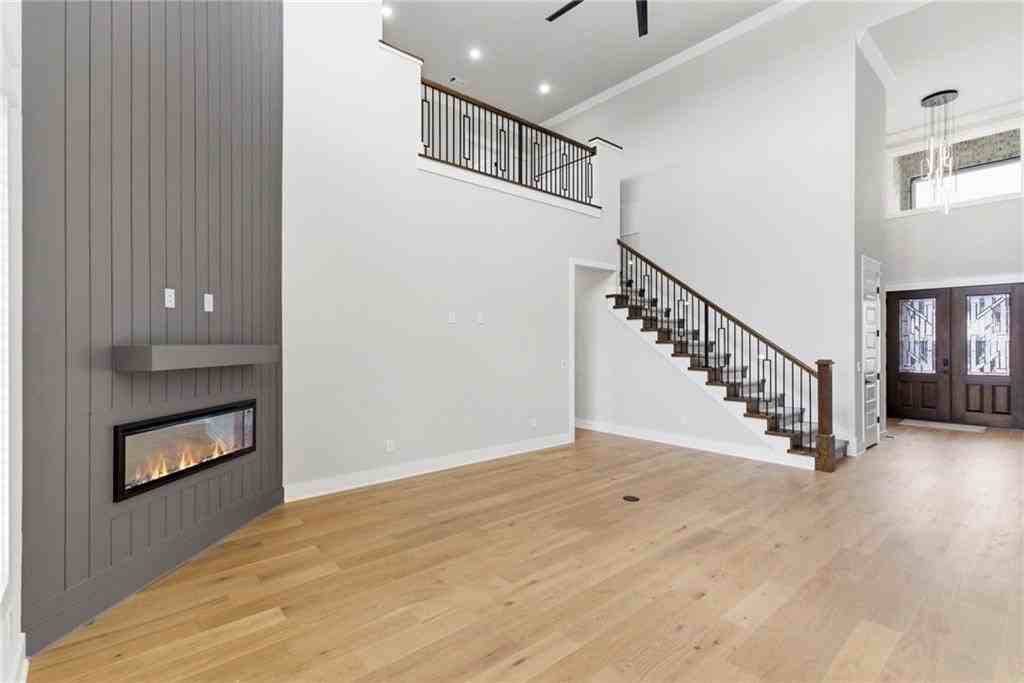 401 Hedge Dr - Photo 3 of 28