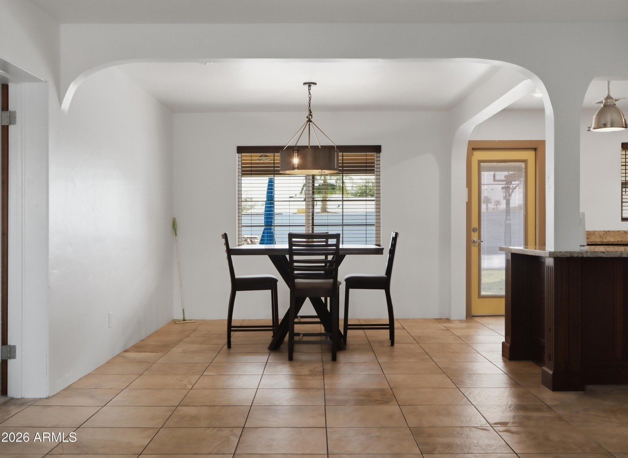 1425 W San Miguel Ave - Photo 5 of 33