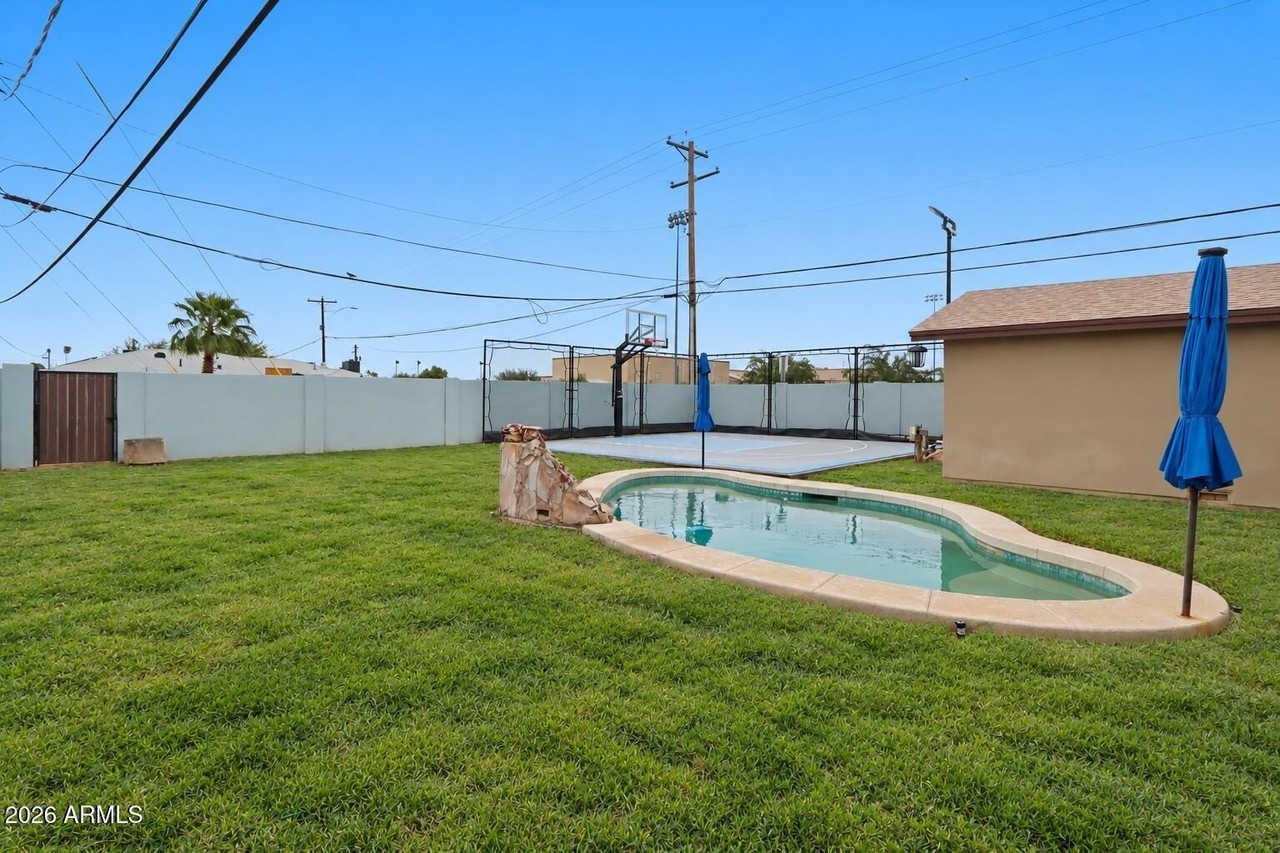 1425 W San Miguel Ave - Photo 7 of 33