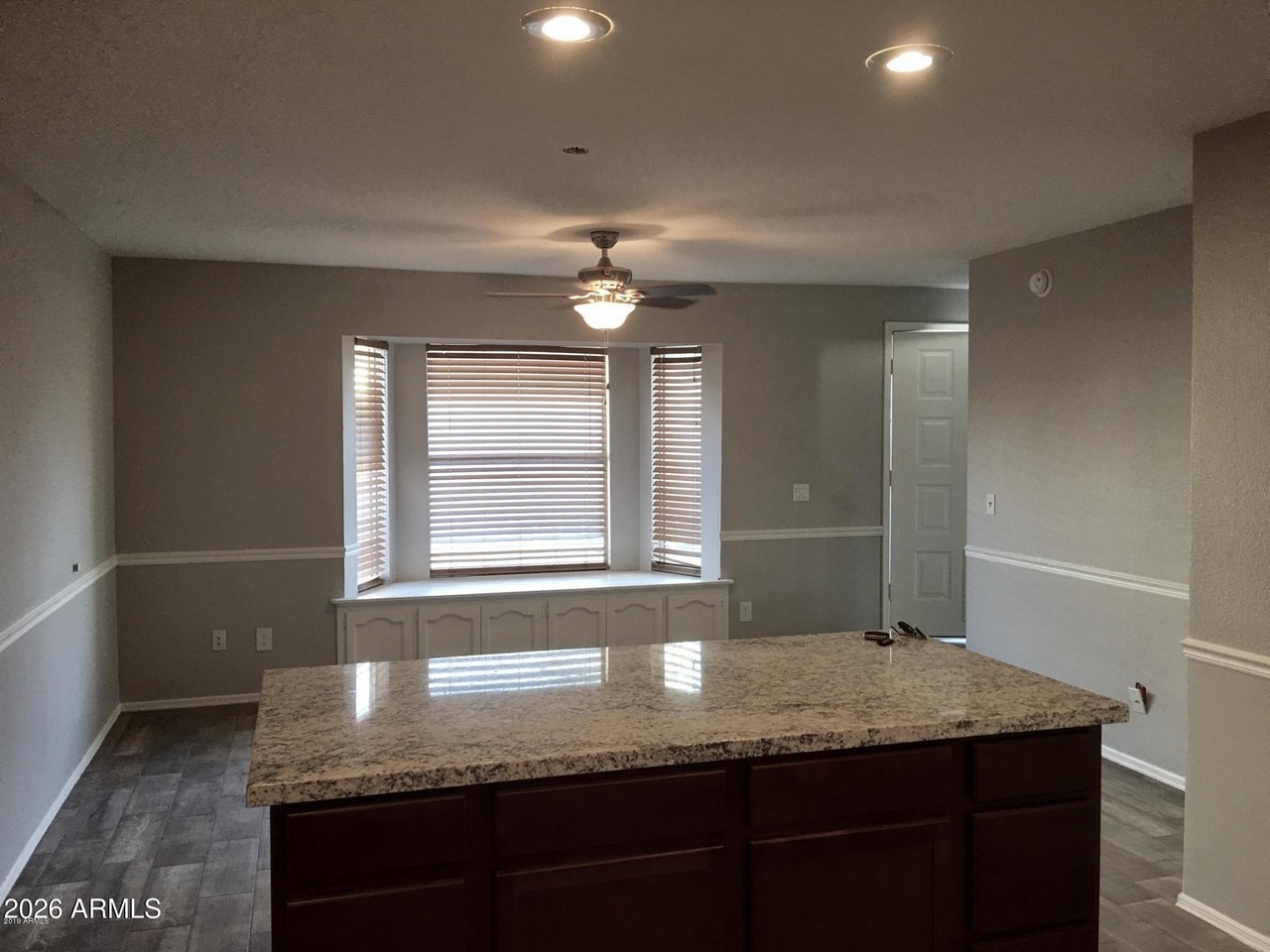 1405 E Kerry Ln - Photo 2 of 11