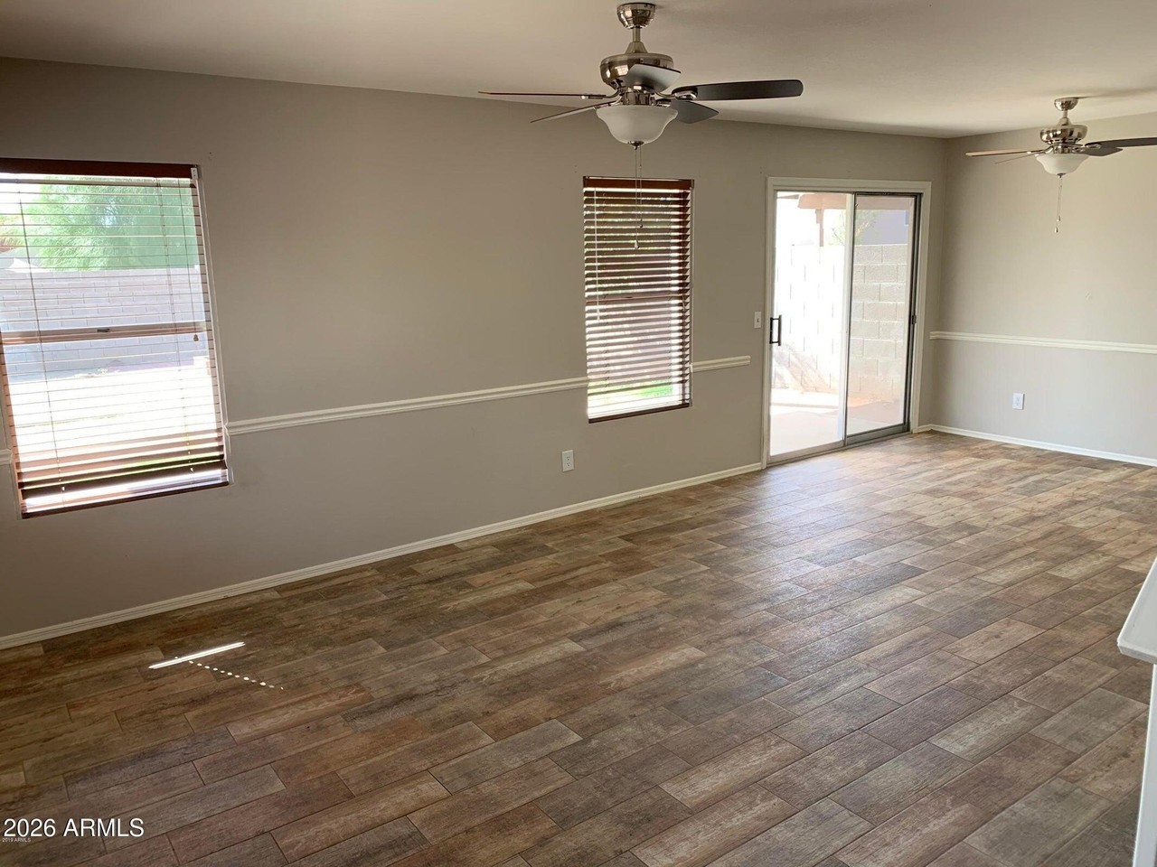 1405 E Kerry Ln - Photo 3 of 11