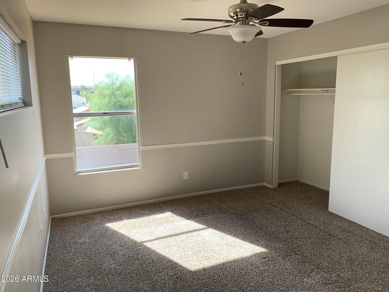1405 E Kerry Ln - Photo 4 of 11