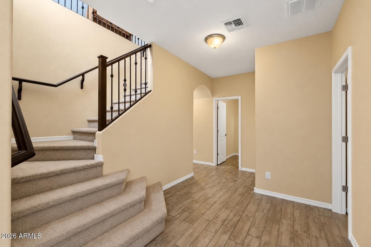 812 E Gary Ln - Photo 5 of 22