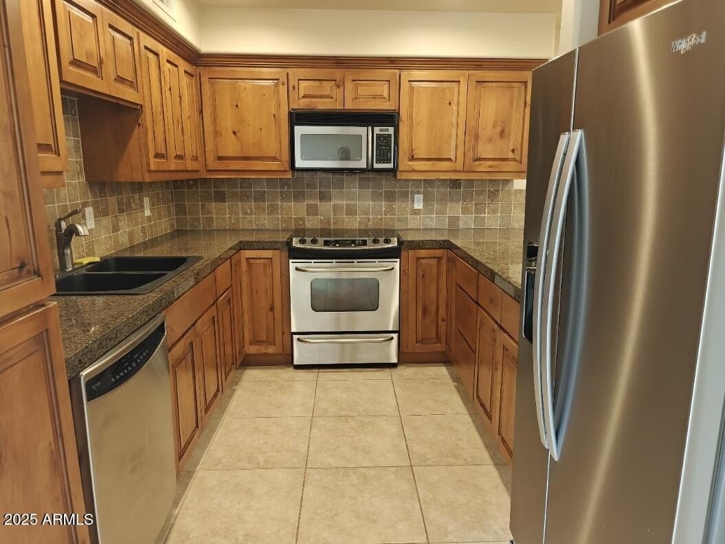 8428 E Malcomb Dr - Photo 5 of 24