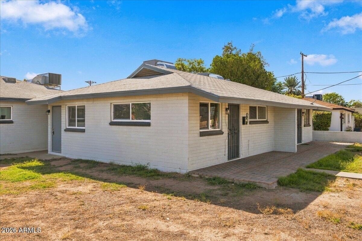 2719 E Oak St - Photo 3 of 15