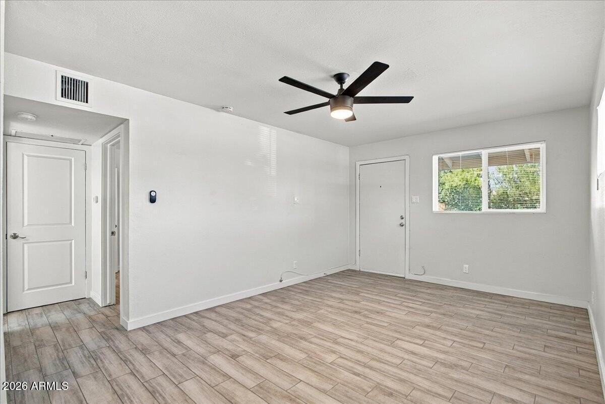 2719 E Oak St - Photo 5 of 15