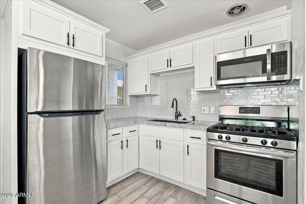 2719 E Oak St - Photo 6 of 15