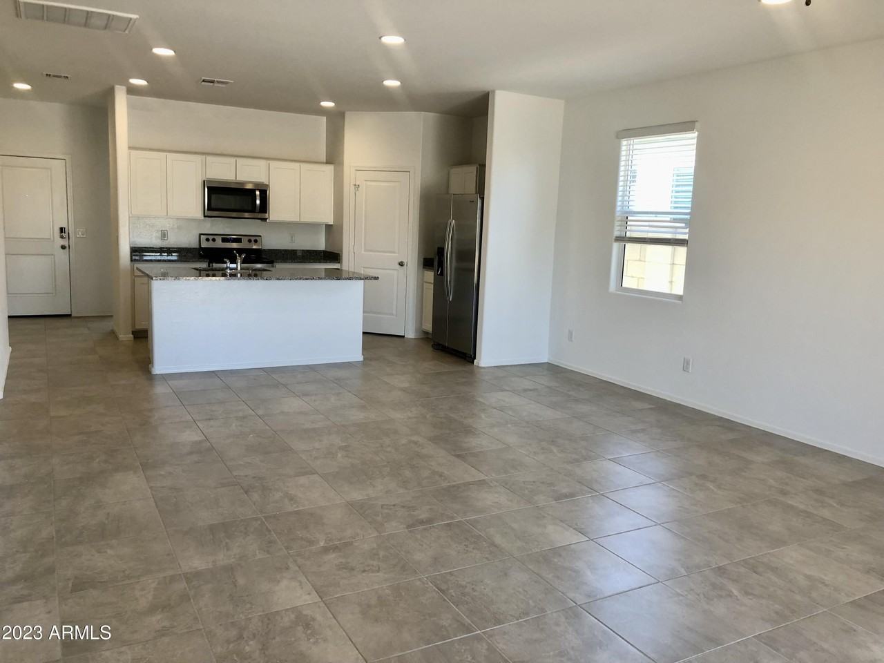 1130 W Paradise Way - Photo 4 of 9
