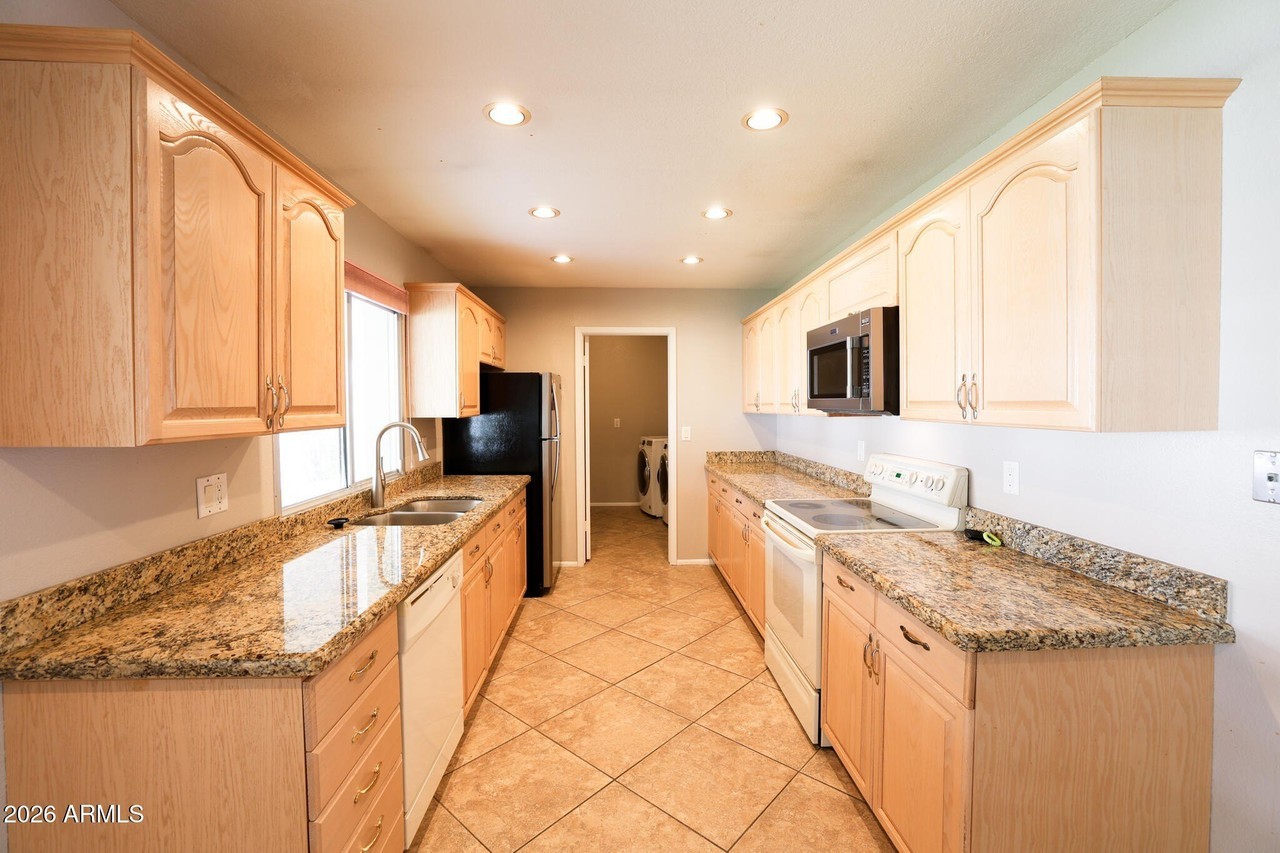 2830 E Cannon Dr - Photo 7 of 24