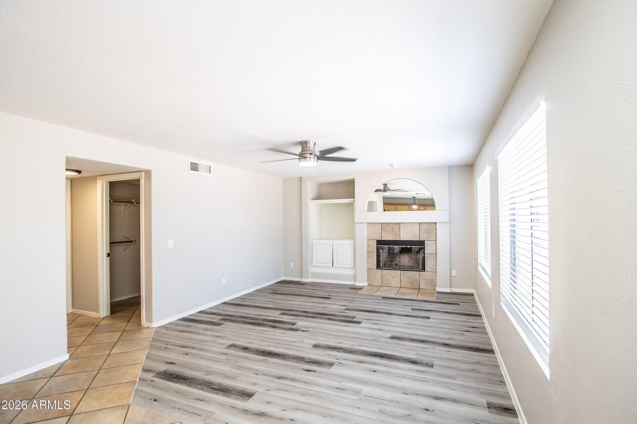 8544 W Eva St - Photo 5 of 32