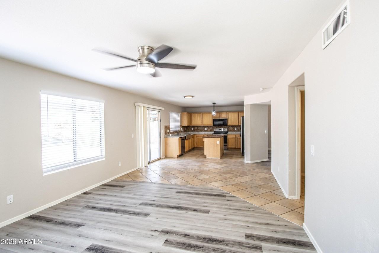 8544 W Eva St - Photo 7 of 32