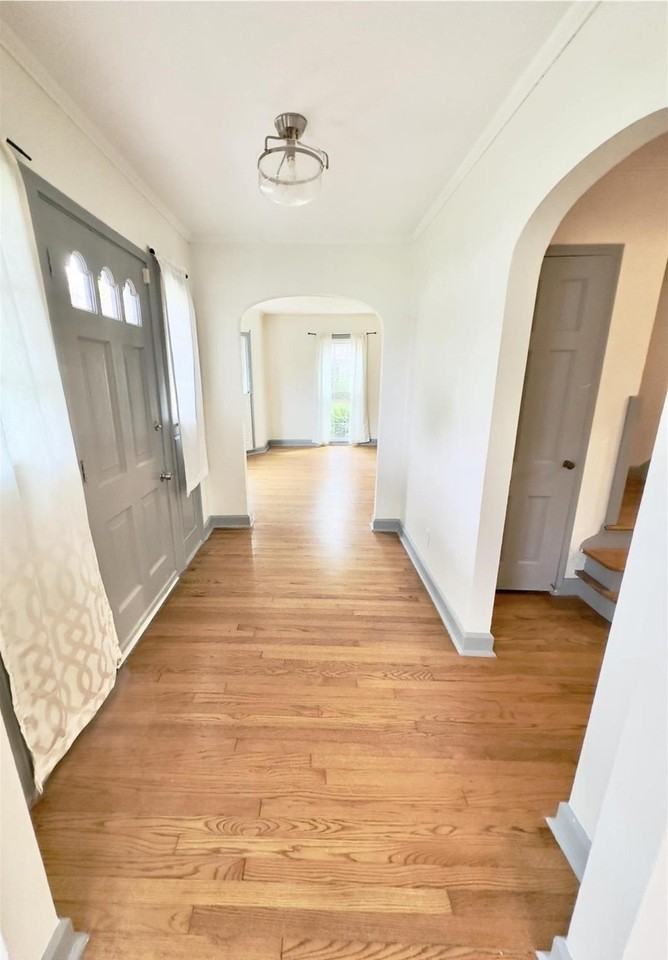 2625 Gladys St - Photo 2 of 21