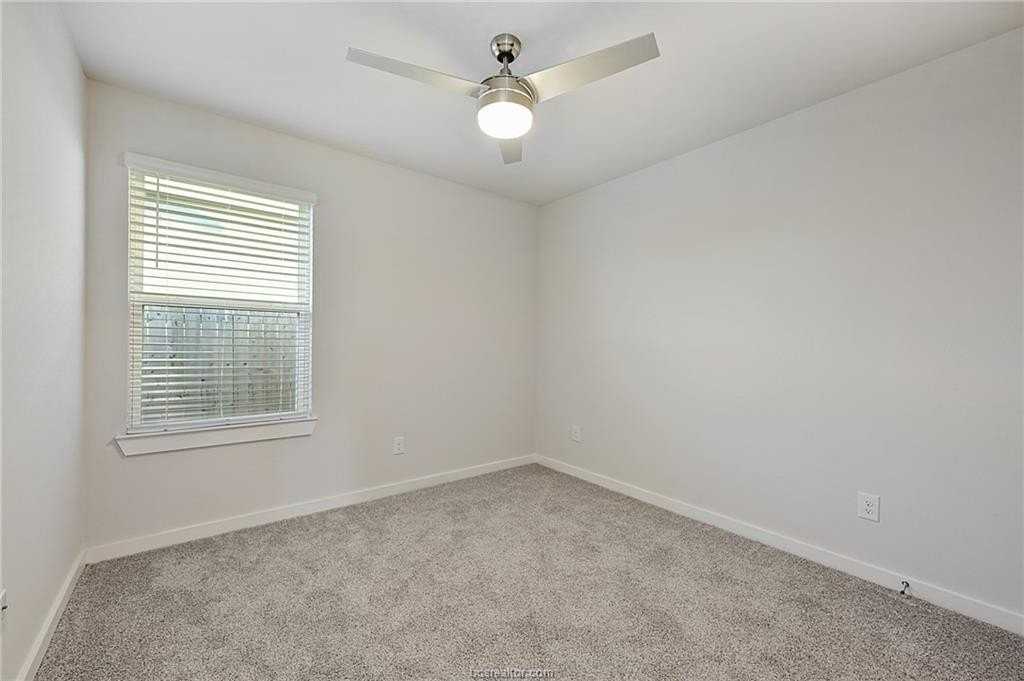 901 Kickapoo Ln - Photo 6 of 20