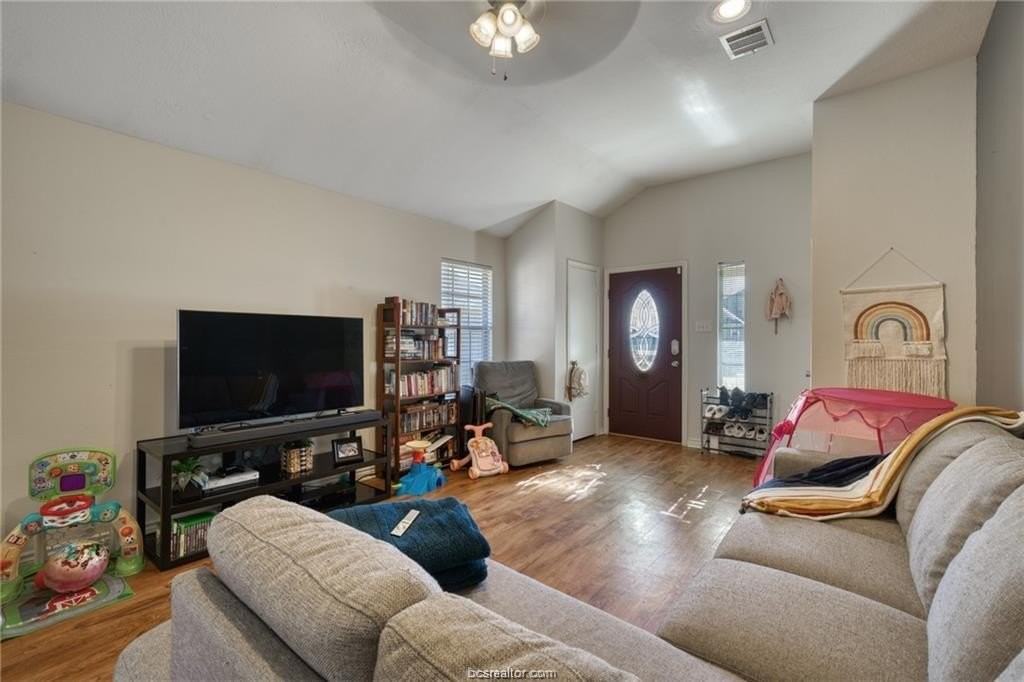 1015 Fallbrook Loop - Photo 3 of 15