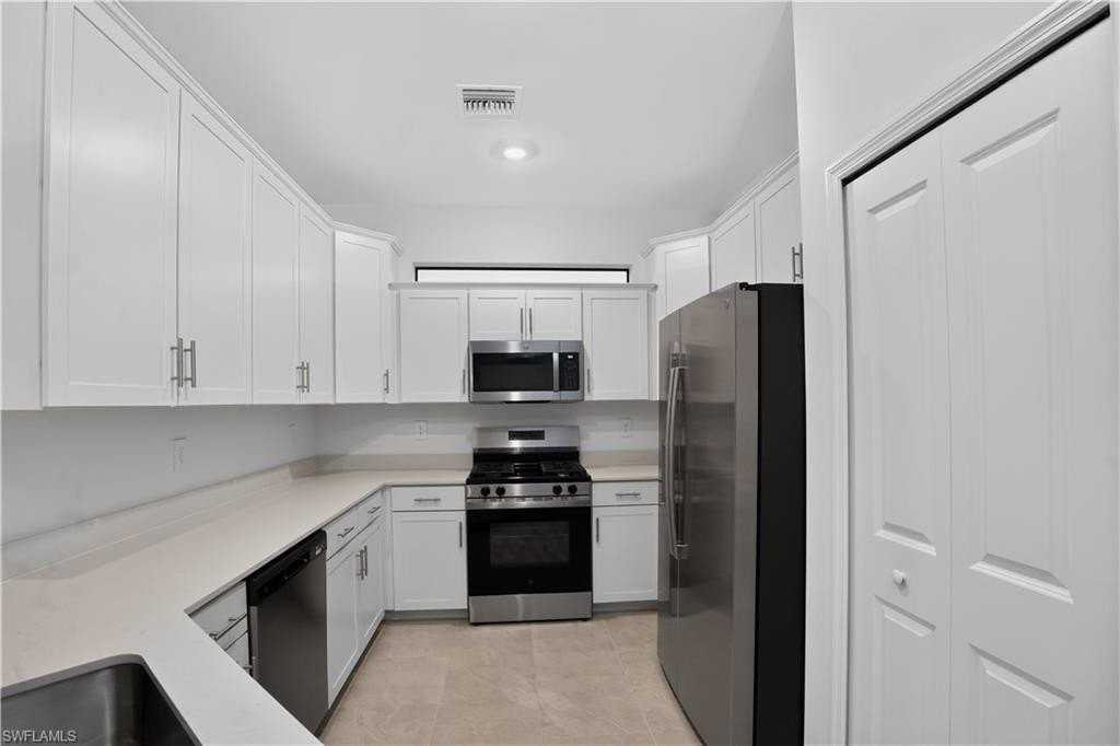 19749 Hinkley Dr - Photo 7 of 28