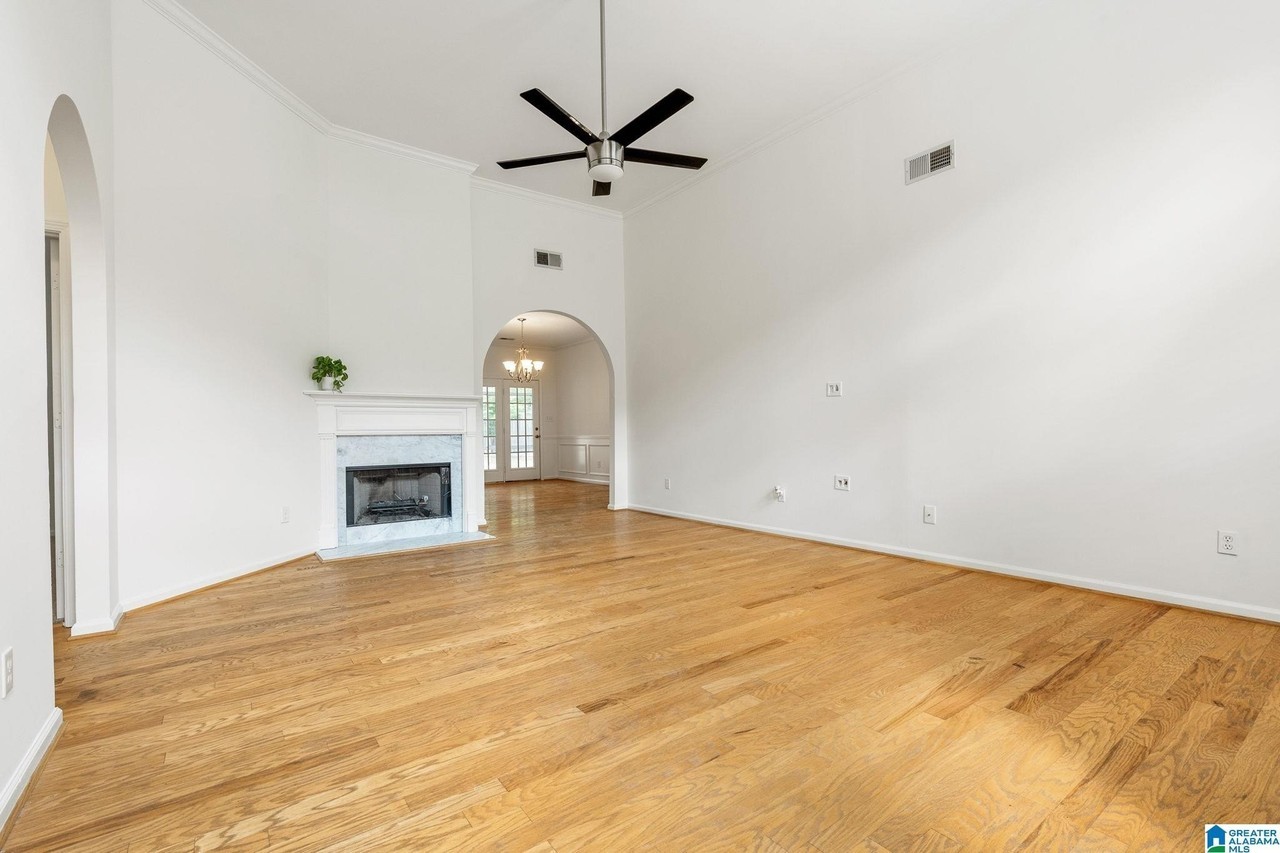 221 Lenox Ln - Photo 2 of 15