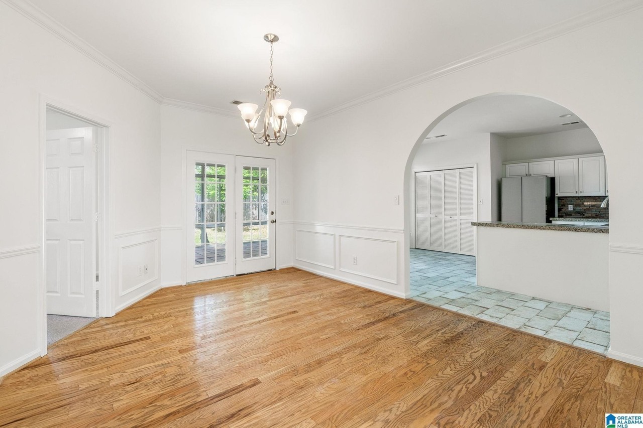 221 Lenox Ln - Photo 6 of 15