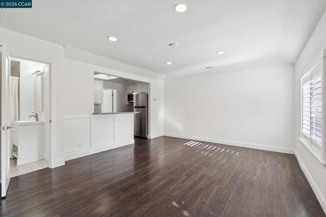 939 Mountain View Dr #A - Photo 3 of 8