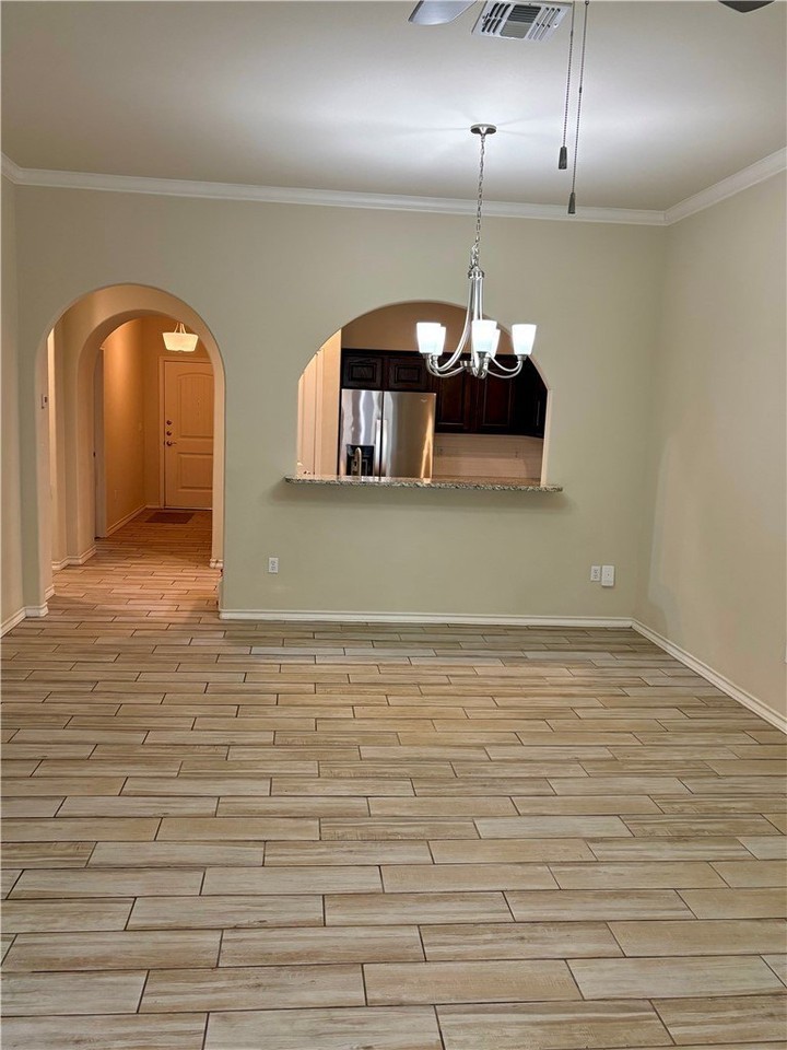 919 Moore Ave - Photo 4 of 14