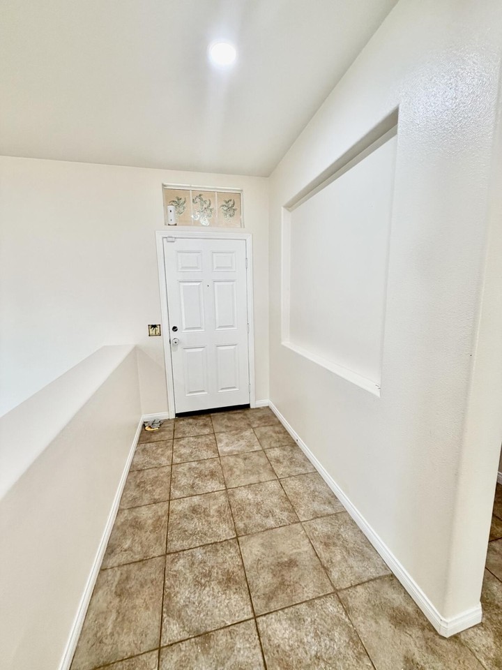 83065 Carmel Mountain Dr - Photo 4 of 42