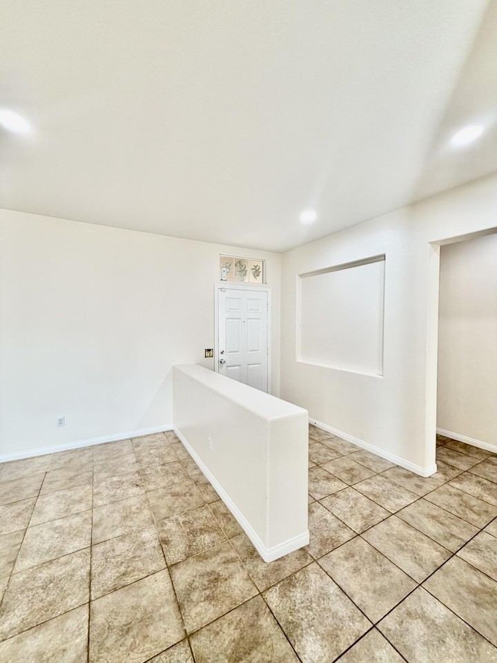83065 Carmel Mountain Dr - Photo 5 of 42