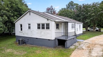 featured image of 216 W Shannonhouse St