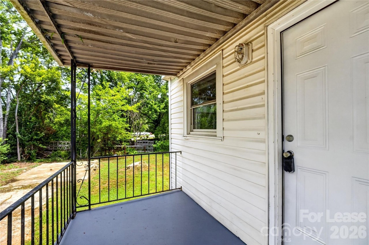 216 W Shannonhouse St - Photo 3 of 9