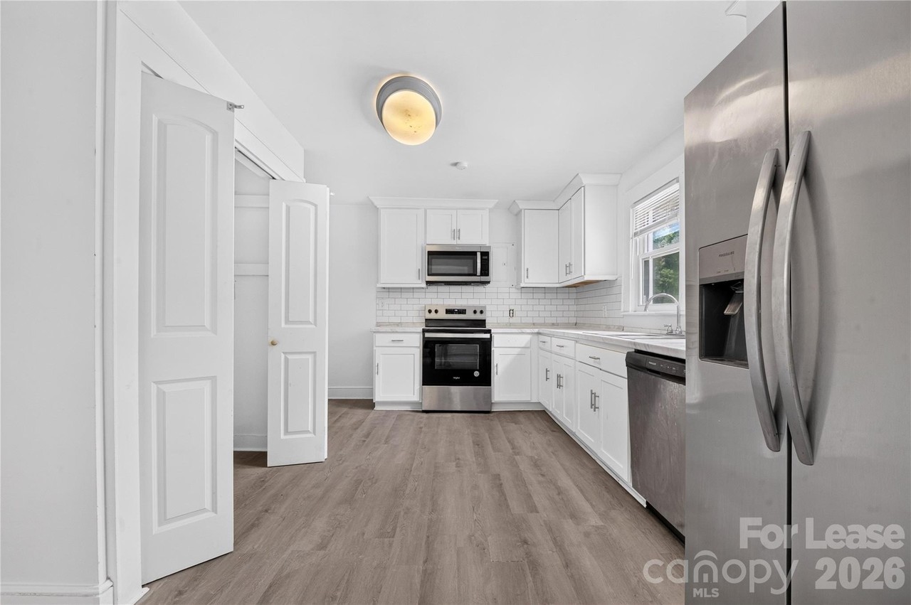 216 W Shannonhouse St - Photo 5 of 9