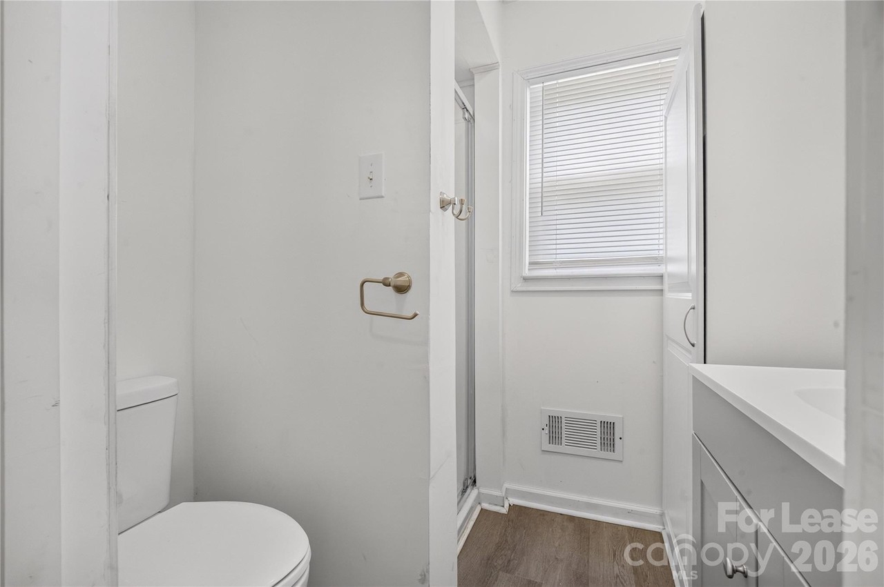 216 W Shannonhouse St - Photo 6 of 9