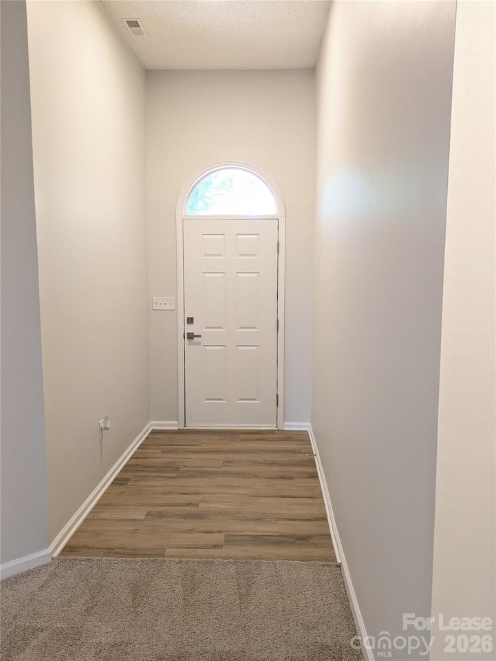 150 Ashford Hollow Ln - Photo 3 of 32