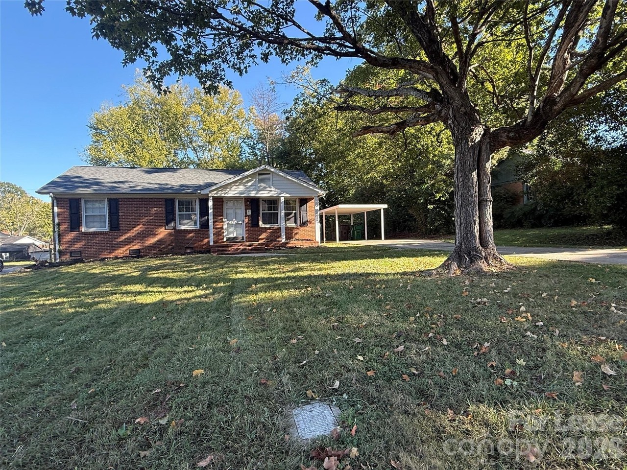3751 Seaman Dr - Photo 2 of 29