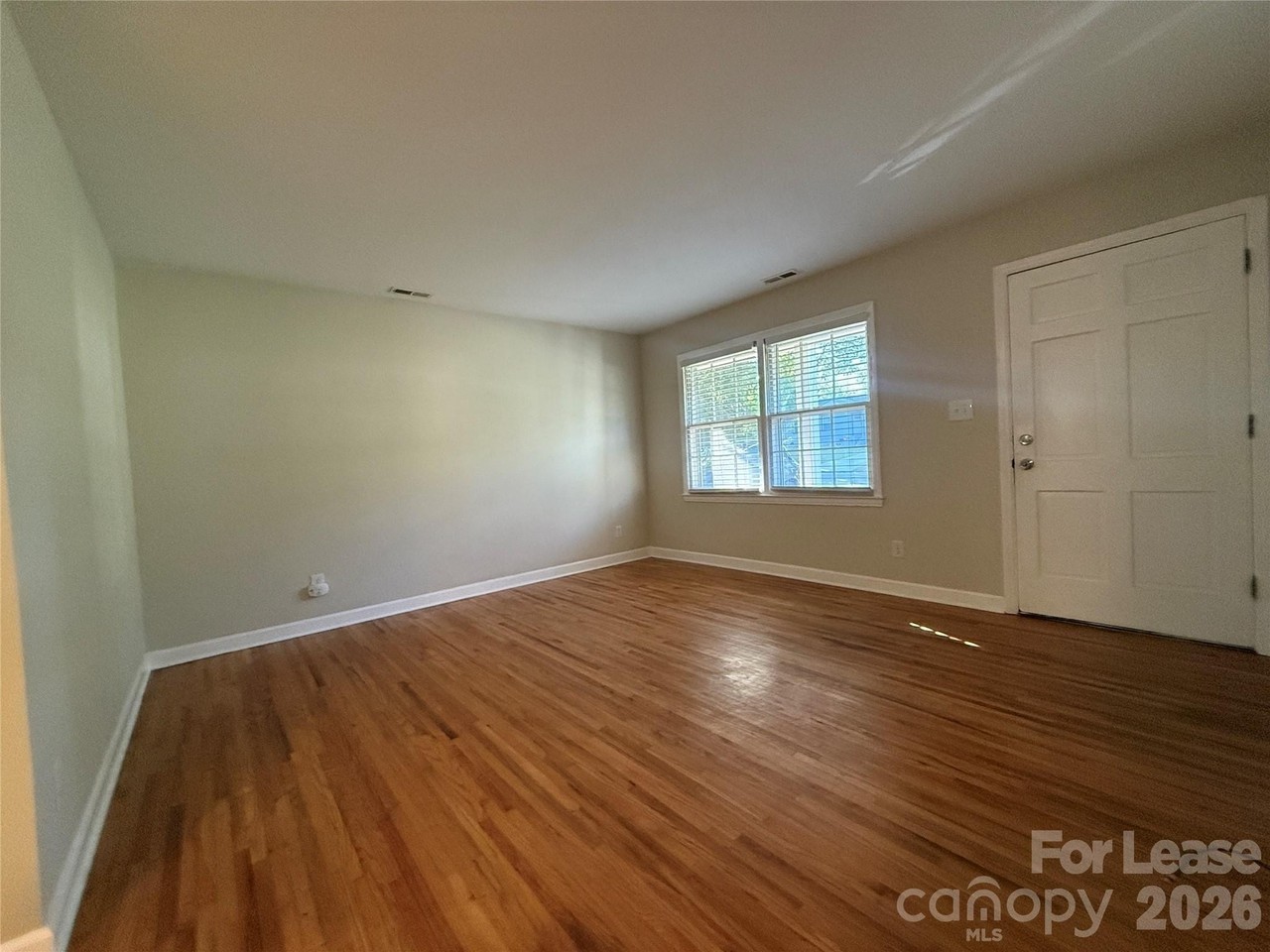 3751 Seaman Dr - Photo 5 of 29