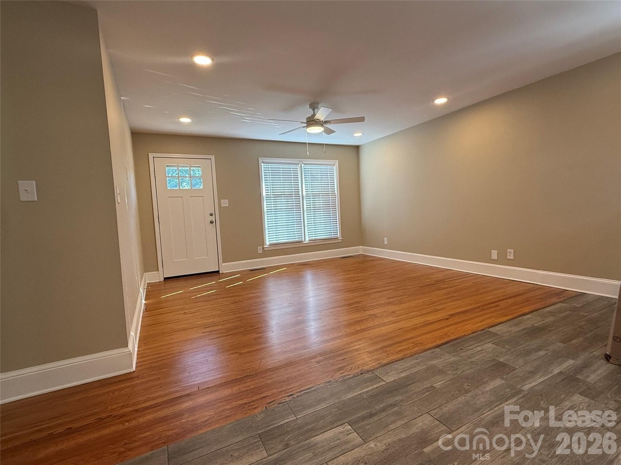 3732 Seaman Dr - Photo 3 of 33