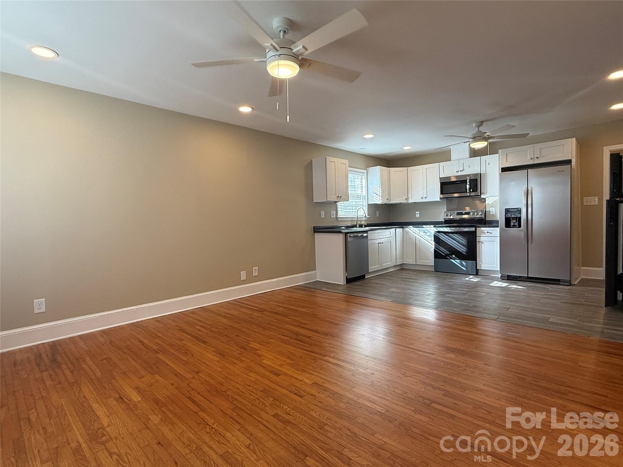 3732 Seaman Dr - Photo 4 of 33