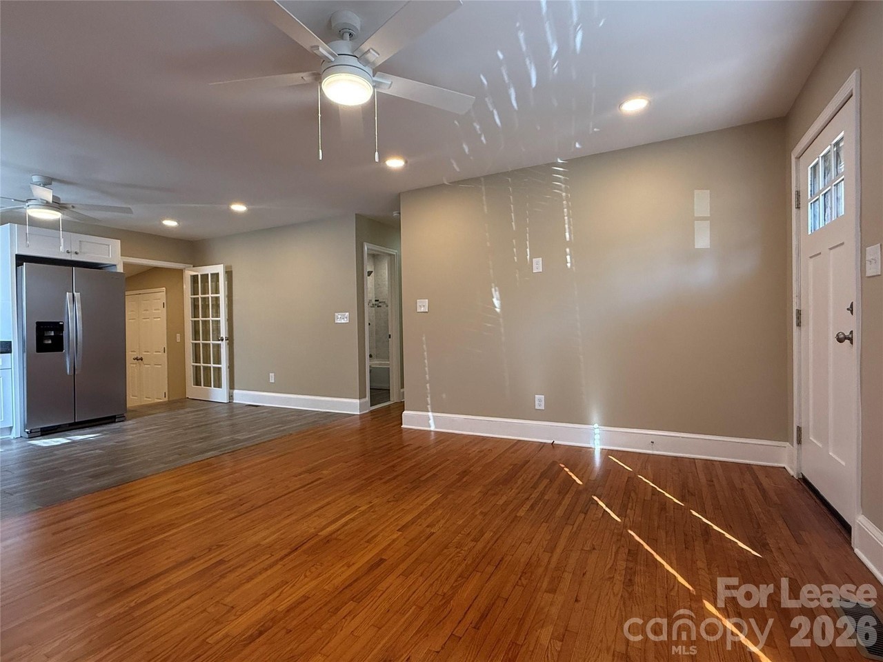 3732 Seaman Dr - Photo 7 of 33
