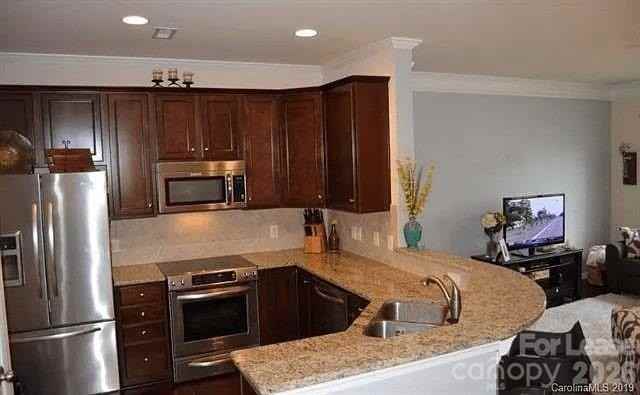 2228 Kensington Station Pkwy - Photo 6 of 11