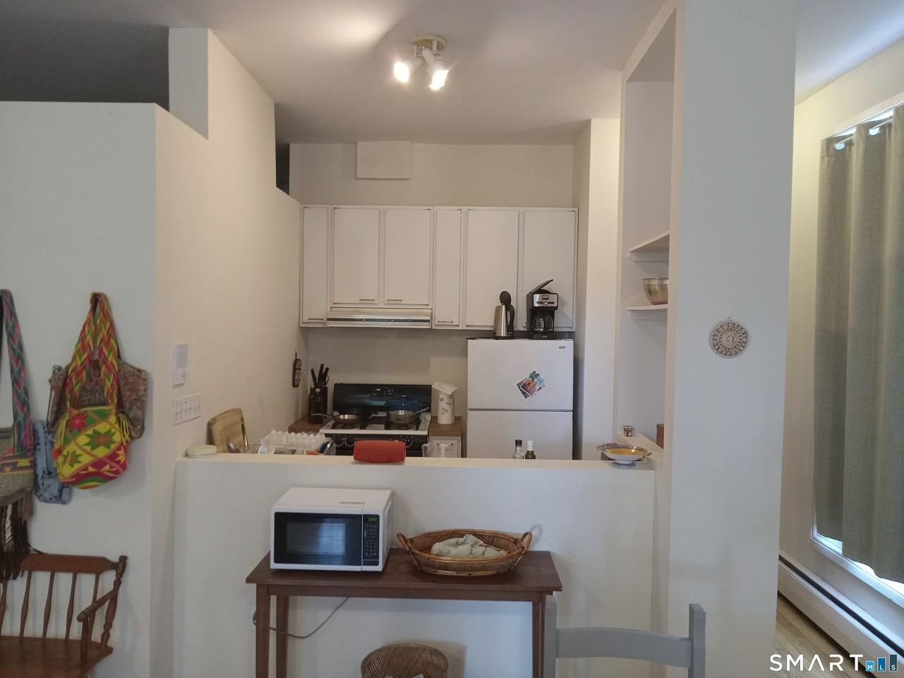 607 Chapel St #D - Photo 3 of 18