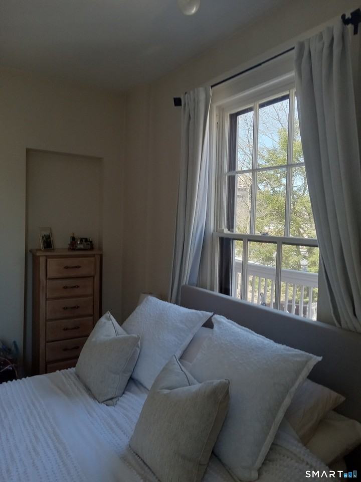 607 Chapel St #D - Photo 7 of 18