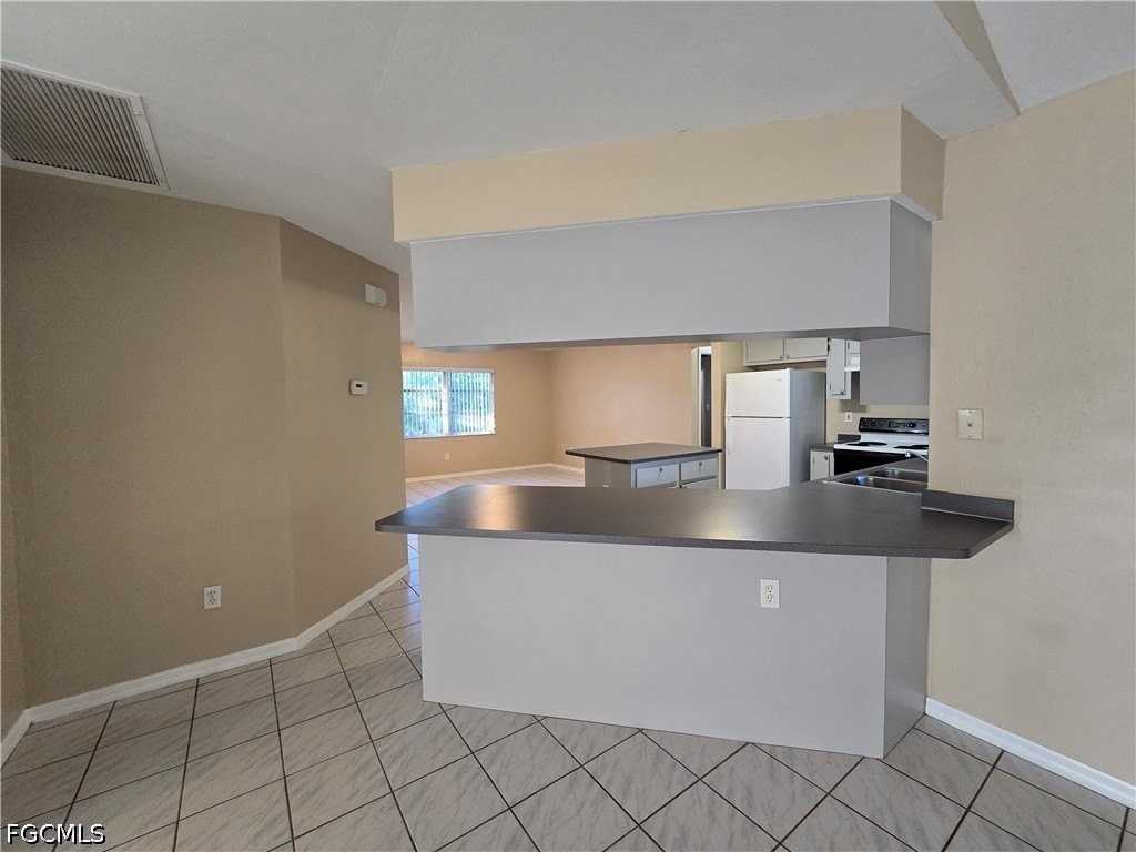 2924 Sw 2nd Ave - Photo 5 of 28