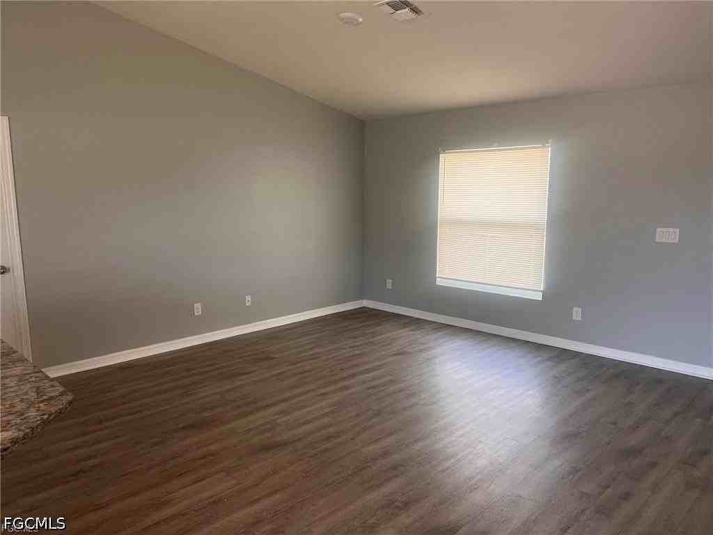 521 Sargent St - Photo 5 of 11