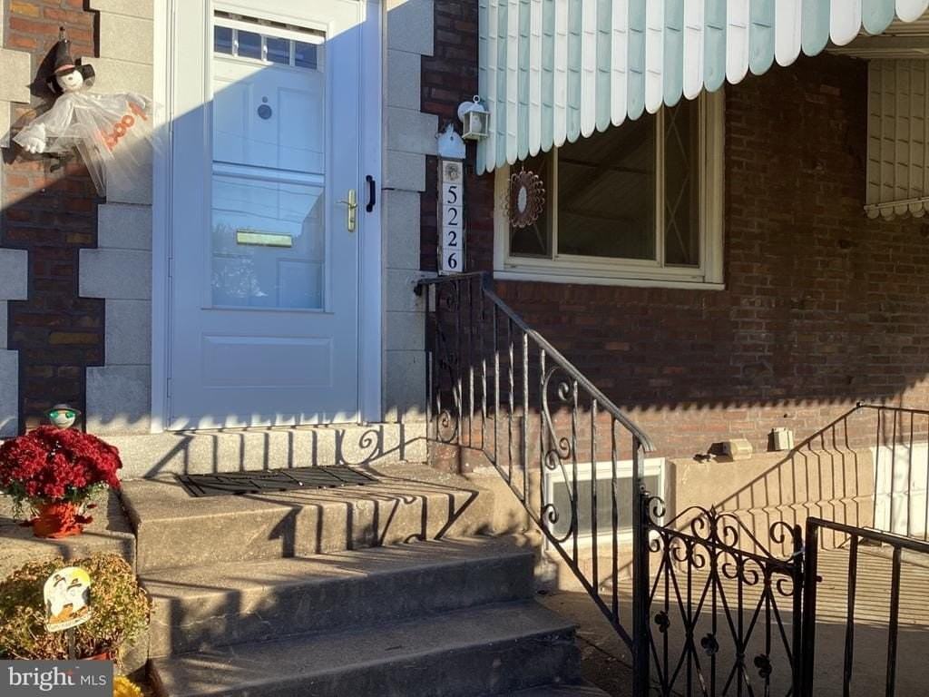5226 Gramercy Dr - Photo 2 of 15