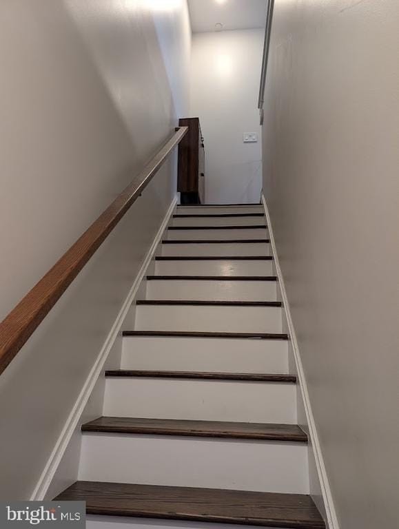 202 Richmond St - Photo 2 of 17