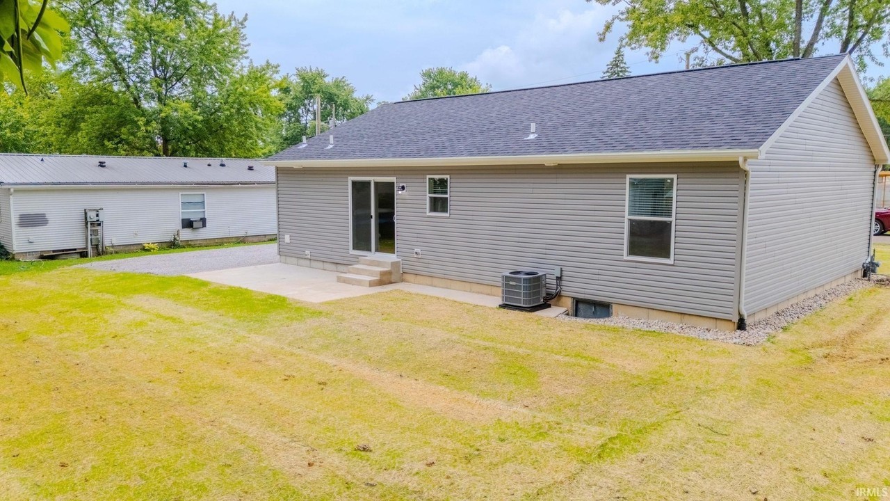 1575 Hawthorne St - Photo 2 of 21