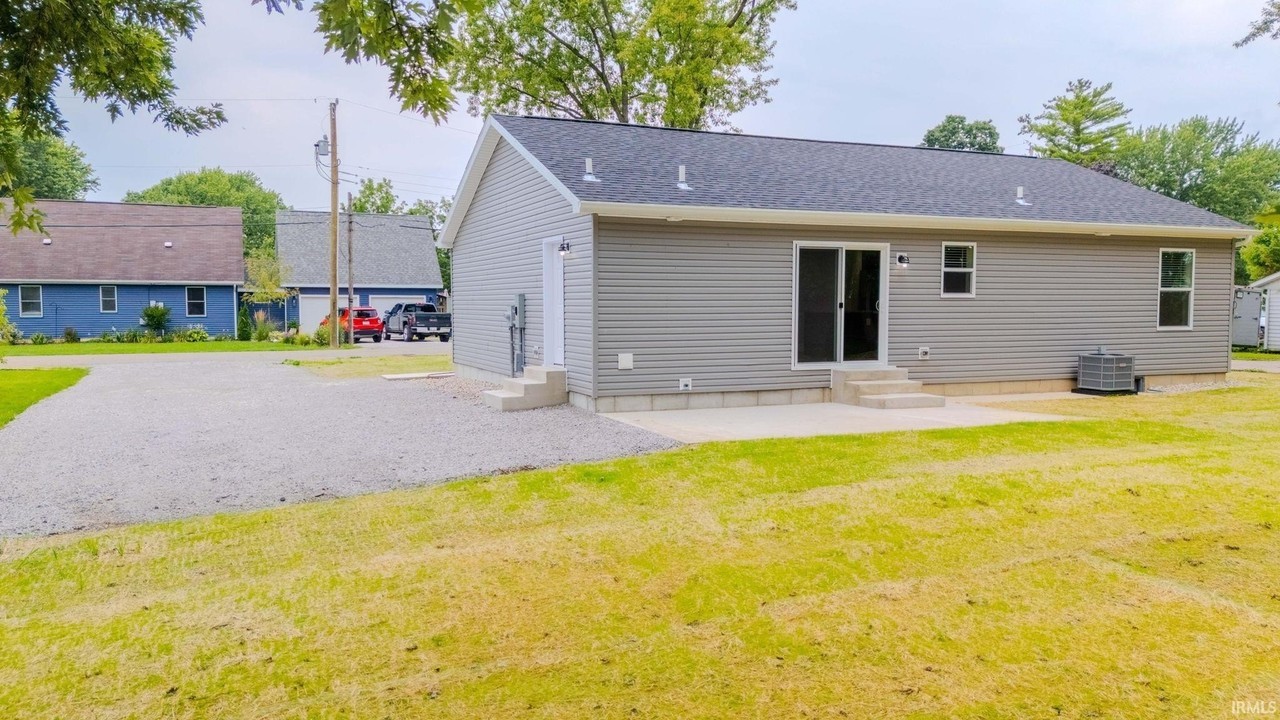 1575 Hawthorne St - Photo 3 of 21